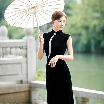 Aksomo cheongsam 2023 naujo stiliaus Kinijos magnolija cheongsam elegantiškas modelis, veiklos suknelė pagerėjo podiumo cheongsam